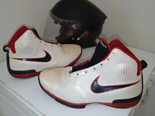 Basketball shoes