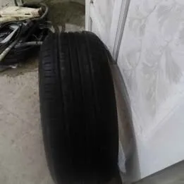vendre  01 pneu