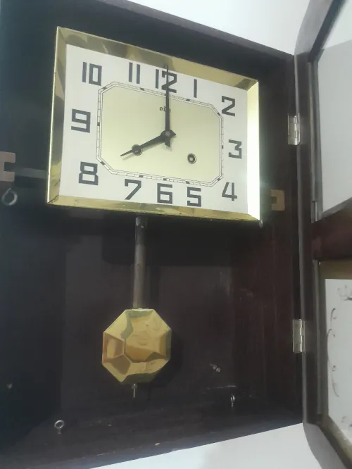 Horloge mécanique antique