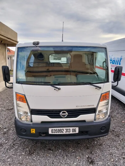 Nissan NT 400 2013