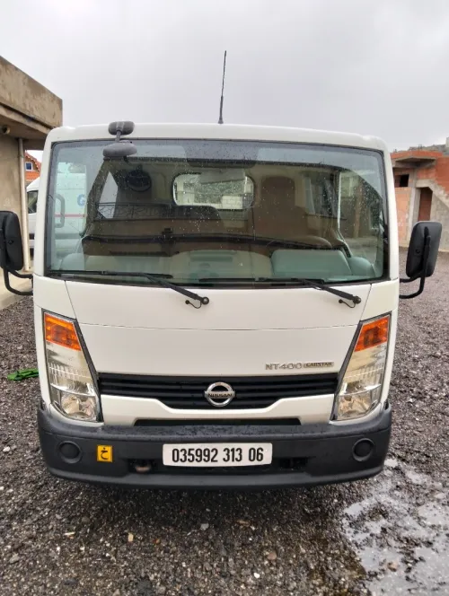 Nissan NT 400 2013