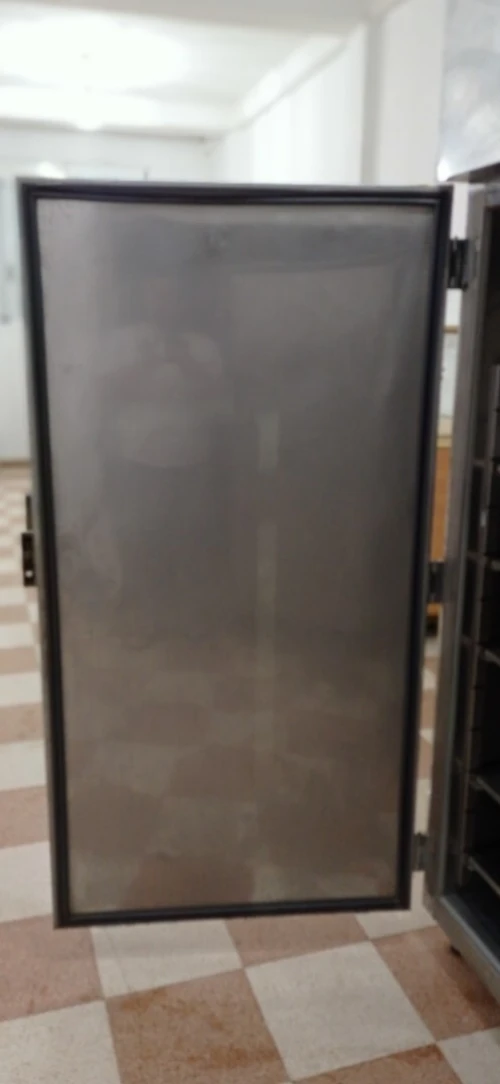 Armoire frigorifique 100% inox alimentaire de marque simafe. 
