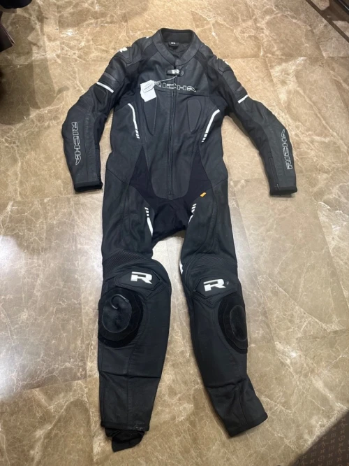 Vestes et combinaisons moto 