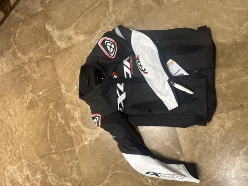 Vestes et combinaisons moto 