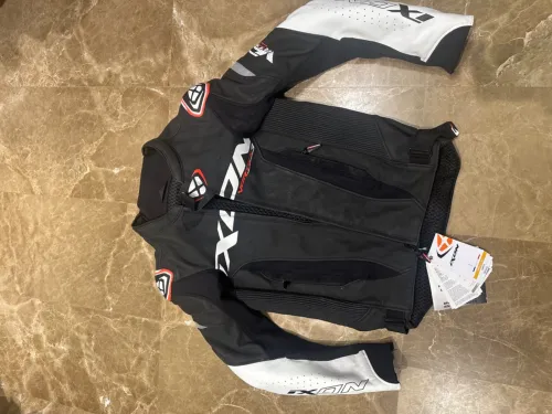 Vestes et combinaisons moto 