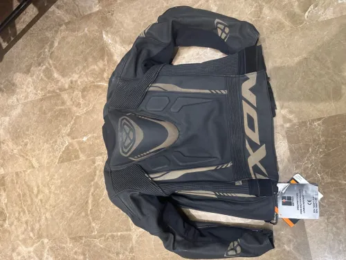 Vestes et combinaisons moto 