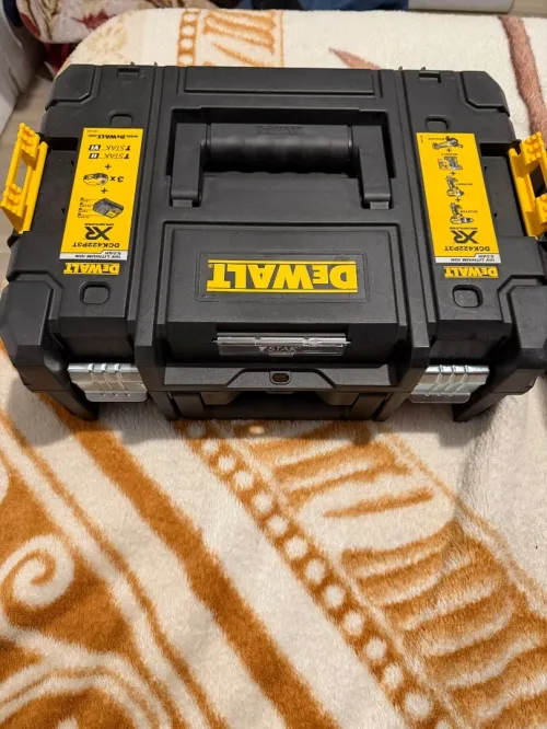 Lot DeWalt