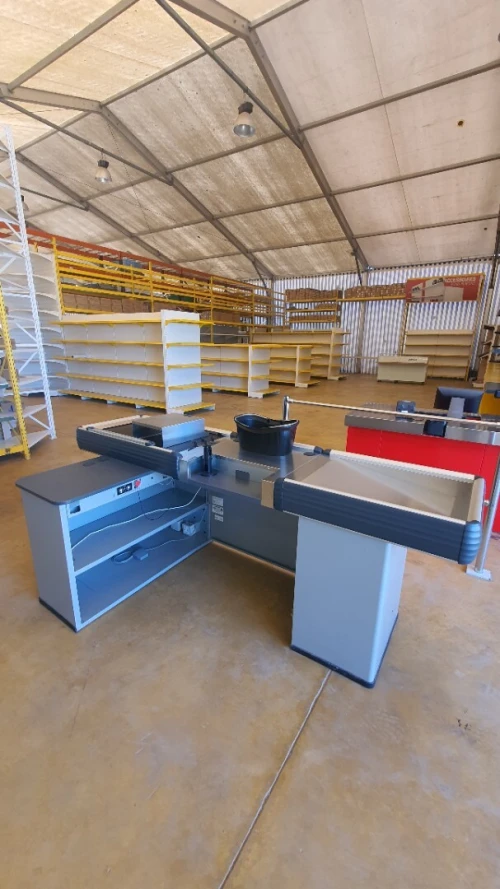 Caisse / Caisse avec tapis / Comptoir 