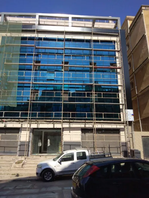 Traitement de façades     (façades ventilées en céramique, porcelaine, terre cuite et HPL)