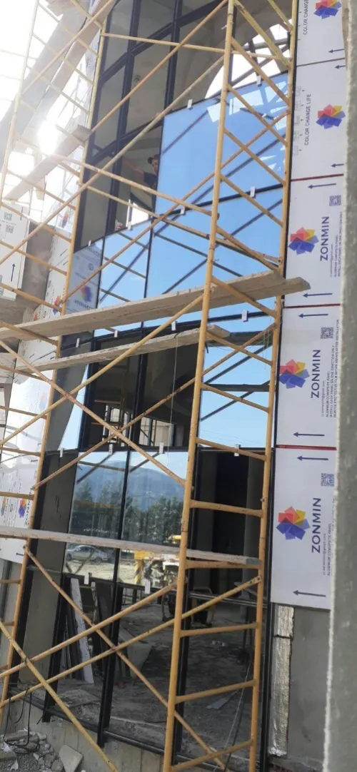 Traitement de façades     (façades ventilées en céramique, porcelaine, terre cuite et HPL)