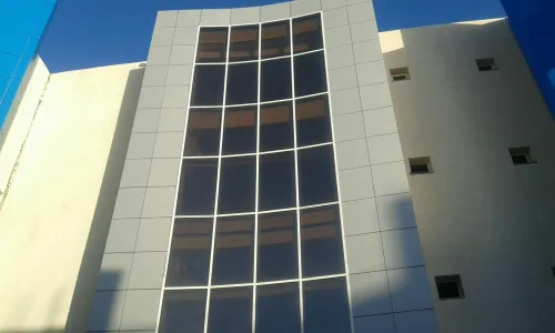 Traitement de façades     (façades ventilées en céramique, porcelaine, terre cuite et HPL)