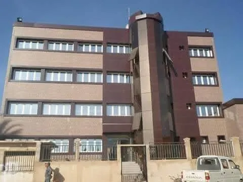 Traitement de façades     (façades ventilées en céramique, porcelaine, terre cuite et HPL)