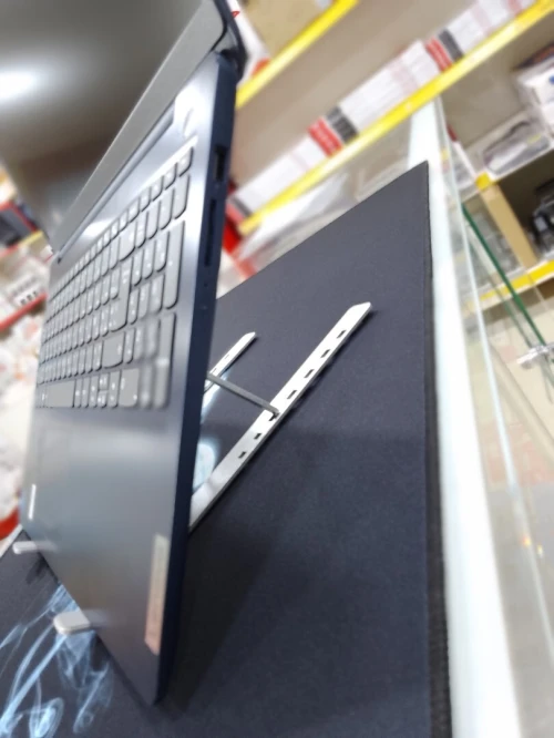 SUPPORT POUR PC PORTABLE PLIABLE ET RÉGLABLE