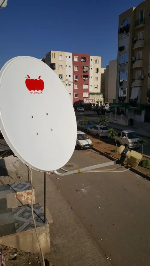 Installation de parabole et fixation de plasma