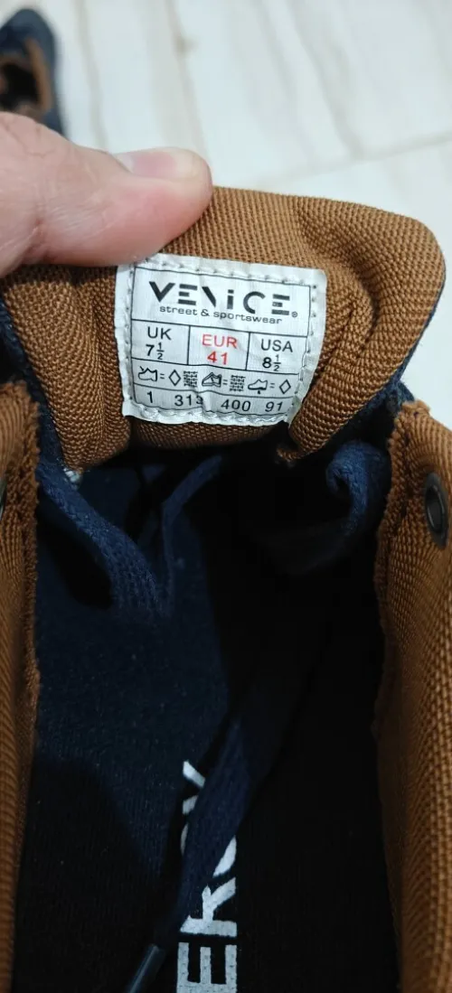 baskets de la marque ADIDAS/VNCE/SKECHERS