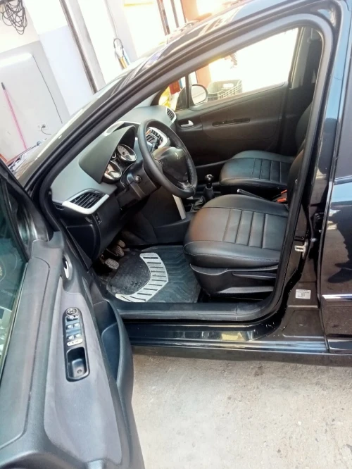 Peugeot 207 2012 Fennec