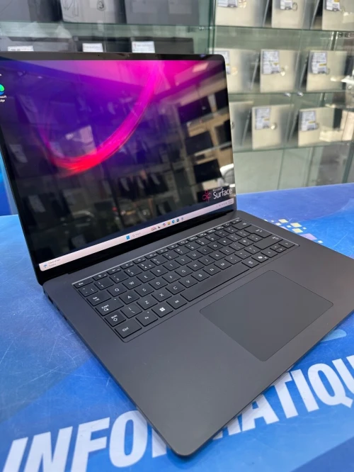 SURFACE LAPTOP 7 CORE : SNAPDRAGON X 12 CORE  DISC :  512 GB  (SSD)  RAM : 16 GB DDR 5 Écran 15 QUALCOMM ADRENO