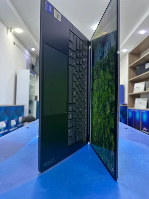 LENOVO YOGA PRO 7  CORE : ULTRA 9  285H DISC :  01 TB  (SSD)  RAM : 32 GB DDR 6 TACTILE ARC GRAPHIC