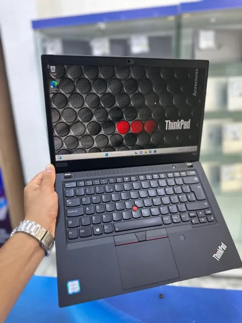 THINKPAD P43s  CORE : i5 / 08 eme    DISC : 512 GB  (SSD) RAM : 16 GB  NVIDIA QUADRO P520 