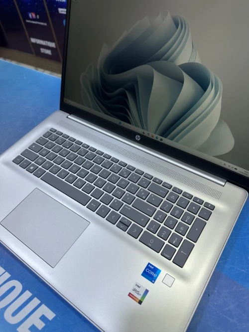 HP LAPTOP 17 CORE : INTEL i5 - 1235U DISC :  512 GB  (SSD)  RAM : 16 GB