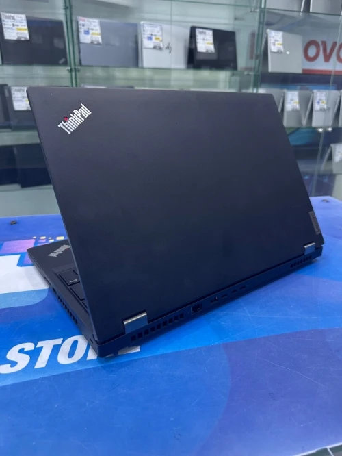 THINKPAD P15 WORKSTATION  CORE : INTEL I7 - 11800H DISC :  512 GB  (SSD)  RAM : 64 GB  NVIDIA T1200