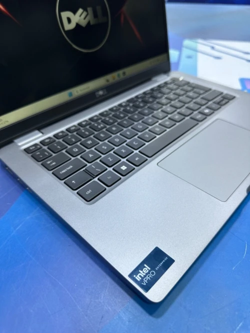 DELL LATITUDE 5350 CORE : ULTRA 5 135U DISC : 512 GB  (SSD)  RAM : 16 GB CYCLE DE BATTERIE 03