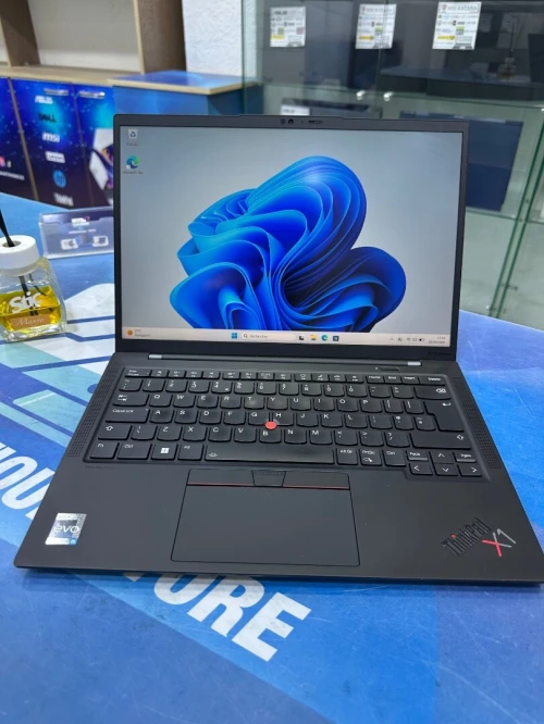 THINKPAD X1 CARBON GEN11 CORE : INTEL i5 - 1335U DISC :  256 GB  (SSD)  RAM : 16 GB