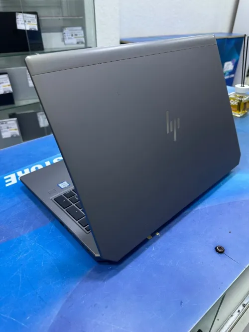 HP Z BOOK 15 G6 CORE : INTEL I7 - 9750H DISC :  512 GB  (SSD)  RAM : 16 GB  NVIDIA T1000 4GB