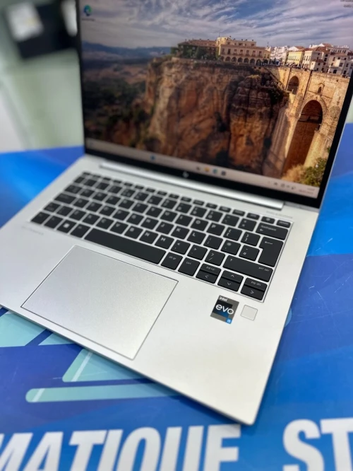 HP ELITEBOOK 840 G9  CORE : i5 - 1235U    DISC : 512 GB  (SSD) RAM : 16 GB  