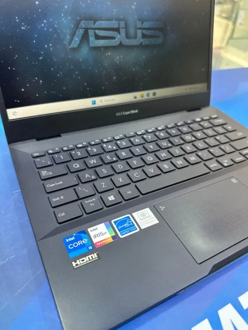 ASUS EXPERTBOOK B53 CPU: CORE I5 / 1135G7 8 cœurs CACHE DISC : 256 GB  (SSD) RAM : 08  GB  