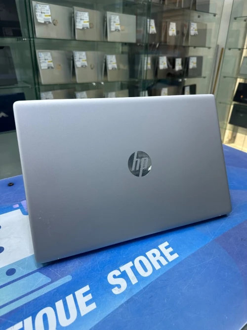 HP LAPTOP 17 CORE : INTEL i5 - 1235U DISC :  512 GB  (SSD)  RAM : 16 GB