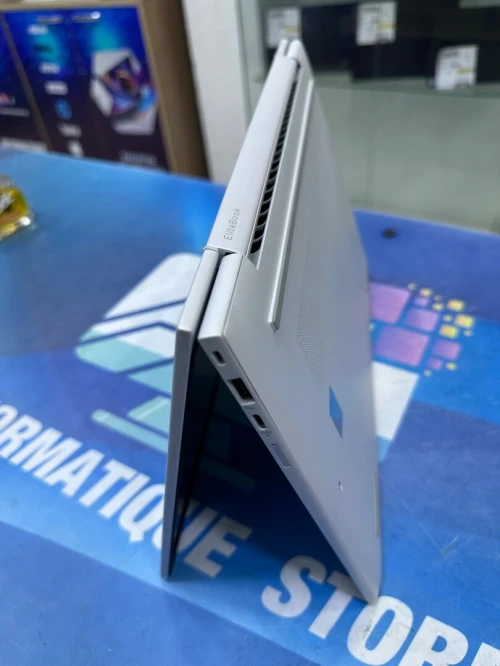 HP ELITEBOOK X G1 i  CORE : ULTRA 7 268V DISC :  512 GB  (SSD)  RAM : 32 GB DDR5