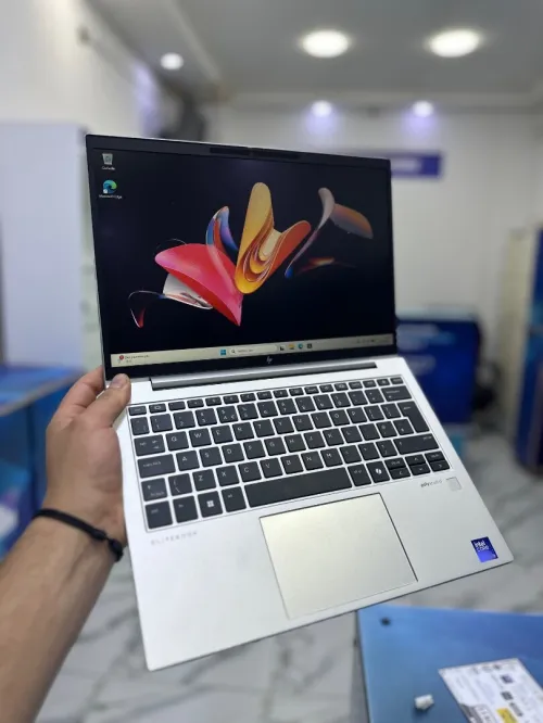HP ELITEBOOK 830 G11 CORE : INTEL ULTRA 5 135U DISC :  256 GB  (SSD) RAM: 16GB