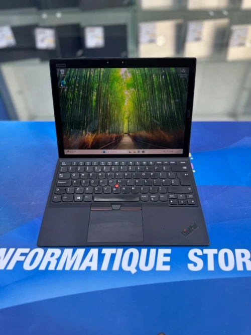 THINKPAD X1 2-1  CORE : intel i7 / 8650U DISC : 256 GB  (SSD)  RAM : 16 GB  