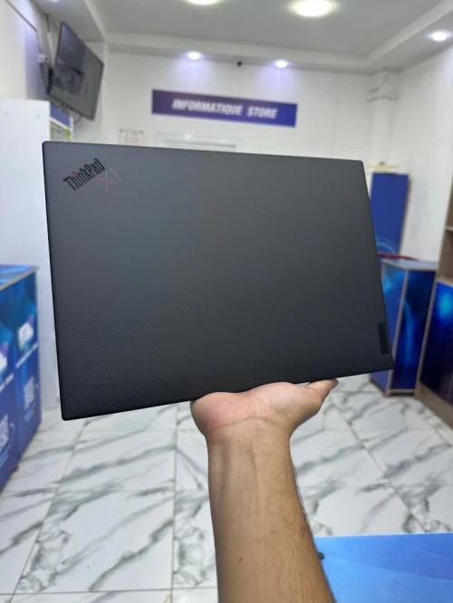 THINKPAD X1 CARBON GEN9 CORE : INTEL i7 - 1165G7 DISC : 512 GB  (SSD)  RAM : 16 GB  