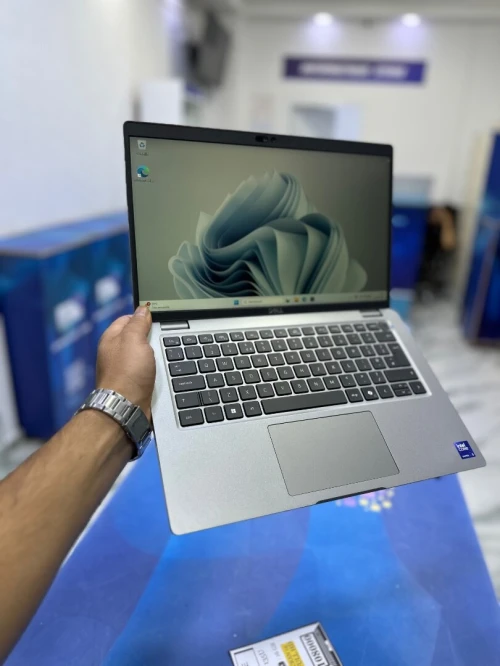 DELL LATITUDE 5450 CORE : ULTRA 5  135U DISC : 512 GB  (SSD)  RAM : 16 GB  
