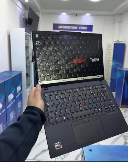 THINKPAD T14 CORE : RYZEN 5 PRO 8540U DISC :  512 GB (SSD)  RAM : 32 GB