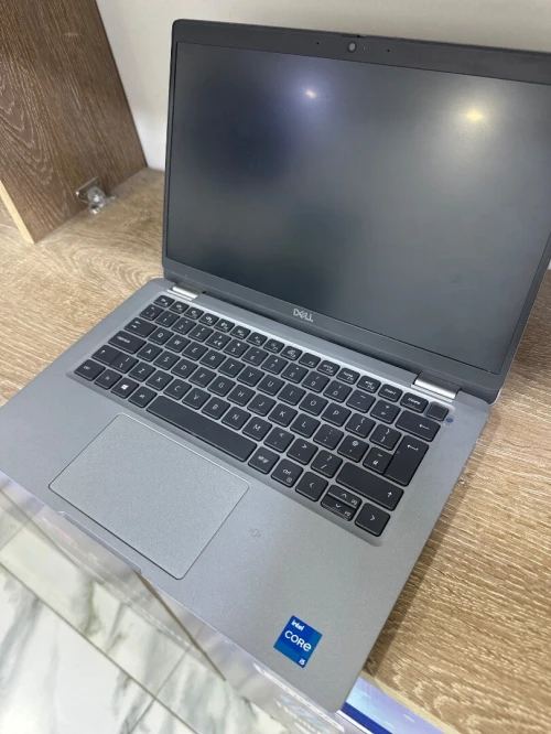 DELL LATITUDE 5320 CORE : i5- 1135G7 4 cœur up to 4.20 GHz 08 MB CACHE  DISC : 256 GB  (SSD)