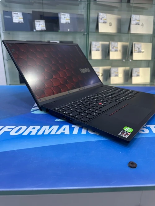 THINKPAD L16 GEN1 CORE : RYZEN 5 PRO 7735U DISC : 512 GB (SSD)  RAM : 16 GB 