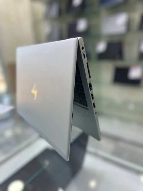 HP ELITEBOOK MT45 CPU: RYEZN 3 PRO 3300U  DISC : 128 GB  (SSD) RAM : 08  GB   