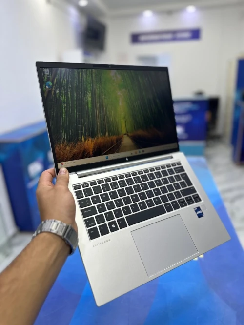 HP ELITEBOOK 840 G9  CORE : INTEL i5 - 1245U DISC : 512 GB  (SSD)  RAM : 16 GB  