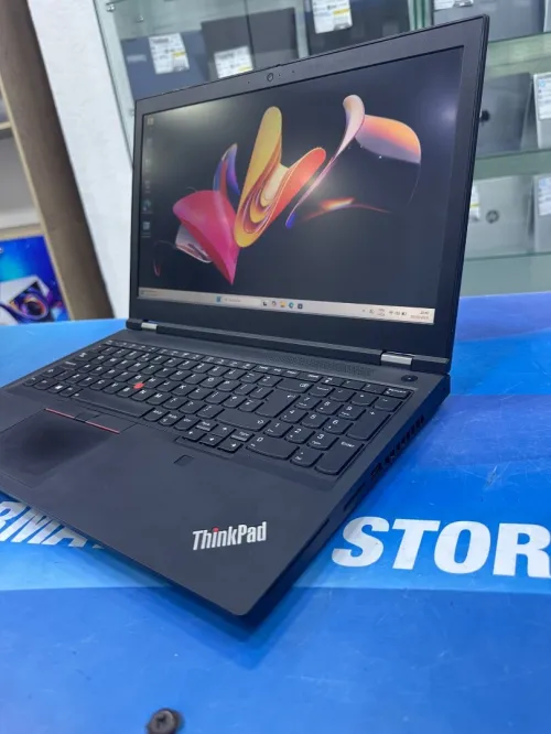 THINKPAD P15 WORKSTATION  CORE : INTEL I7 - 11800H DISC :  512 GB  (SSD)  RAM : 64 GB  NVIDIA T1200