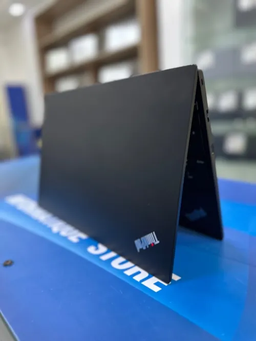 THINKPAD E15  CORE : RYZEN 5 5625U DISC : 256 GB  (SSD)  RAM : 16 GB  