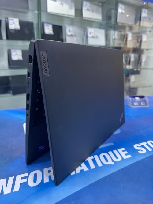 THINKPAD P16s GEN1 CORE : INTEL i7 - 1260P DISC :  01 TB  (SSD)  RAM : 32 GB  NVIDIA T550 4GB 