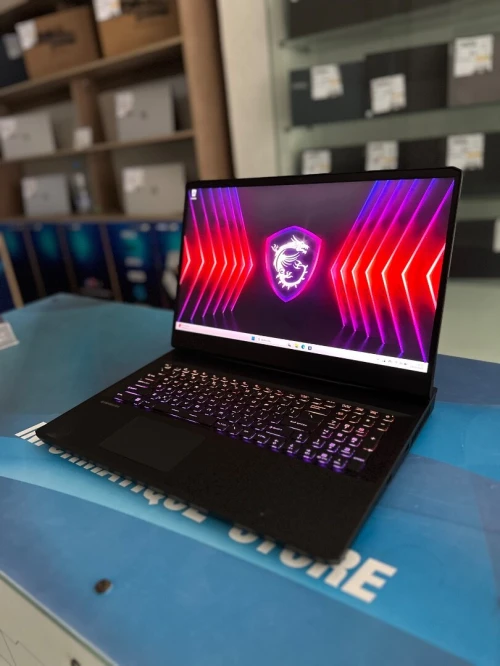 MSI VECTOR GP76 CORE : INTEL I7 - 12700H DISC : 1000 GB  (SSD)  RAM : 16 GB RTX 3070 TI  8GB 