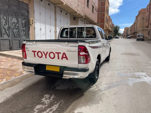 Toyota Hilux 4/2 pickup double Cabine 2025 GL