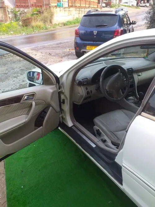 Mercedes kawkawa 2001 c220