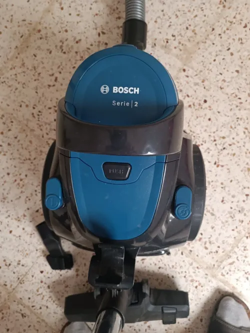 Aspirateur Bosch 700 w série 2
