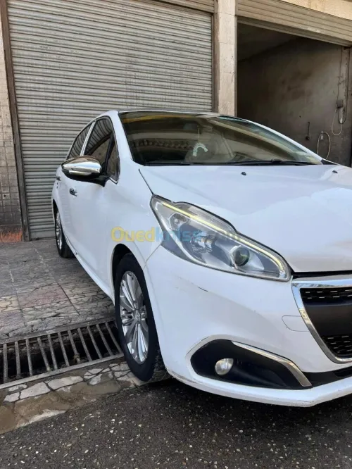 Peugeot 208 2015 Access Facelift
