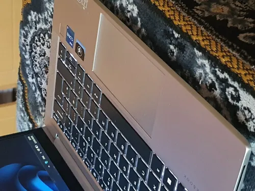 HP elitebook 830 G8